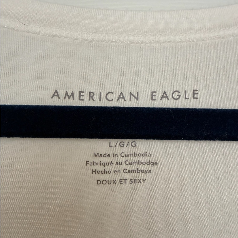 American Eagle Outfitters Soft & Sexy Cream V-Neck Tee - Picture 8 of 10